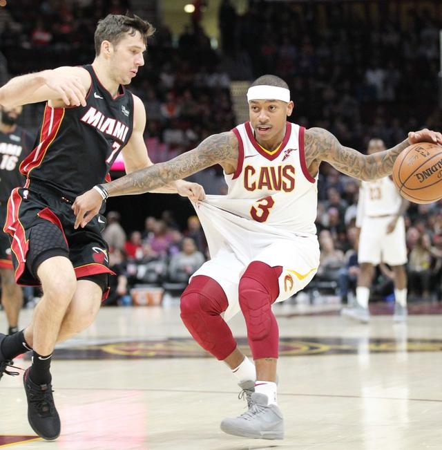 虽然他在比 虽然他在比